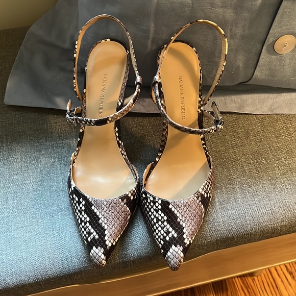 Banana Republic Madi pointed toe heels - Size 7.5 - Picture 3 of 7